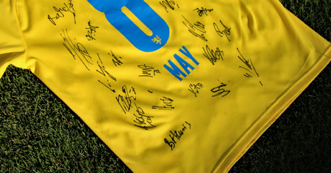  Iba May teamsigniert 