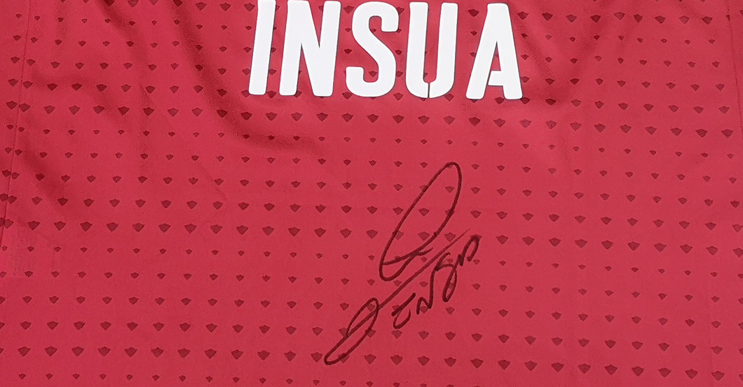 Insua letztes VfB Trikot   Insua letztes VfB Trikot