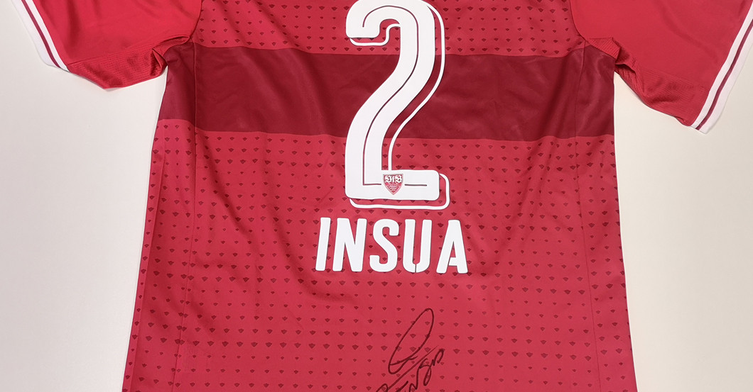 Insua letztes VfB Trikot   Insua letztes VfB Trikot