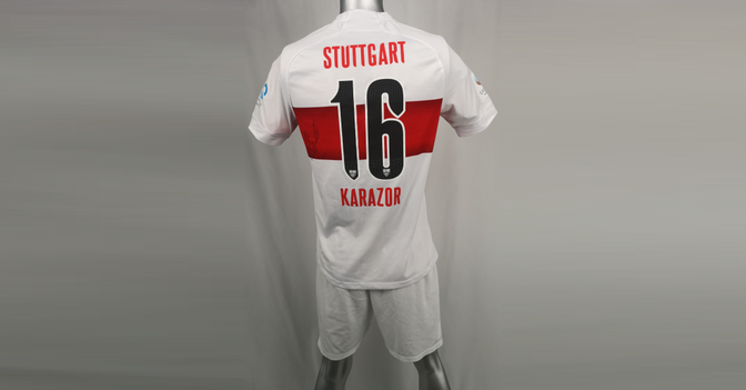  Karazor Outfit signiert 