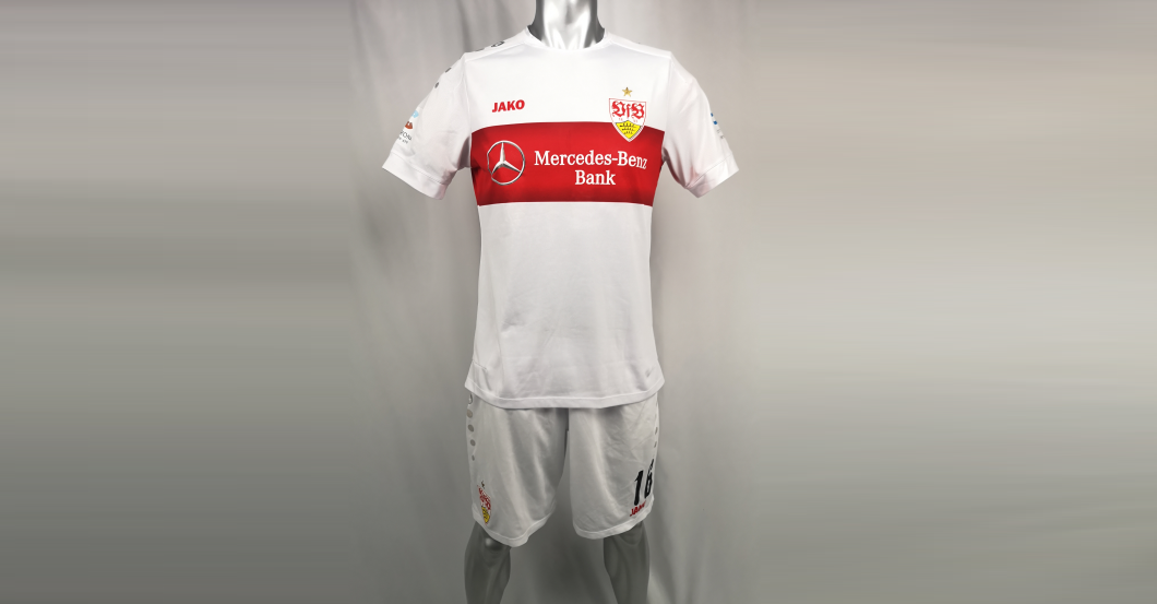 Karazor Outfit signiert   Karazor Outfit signiert