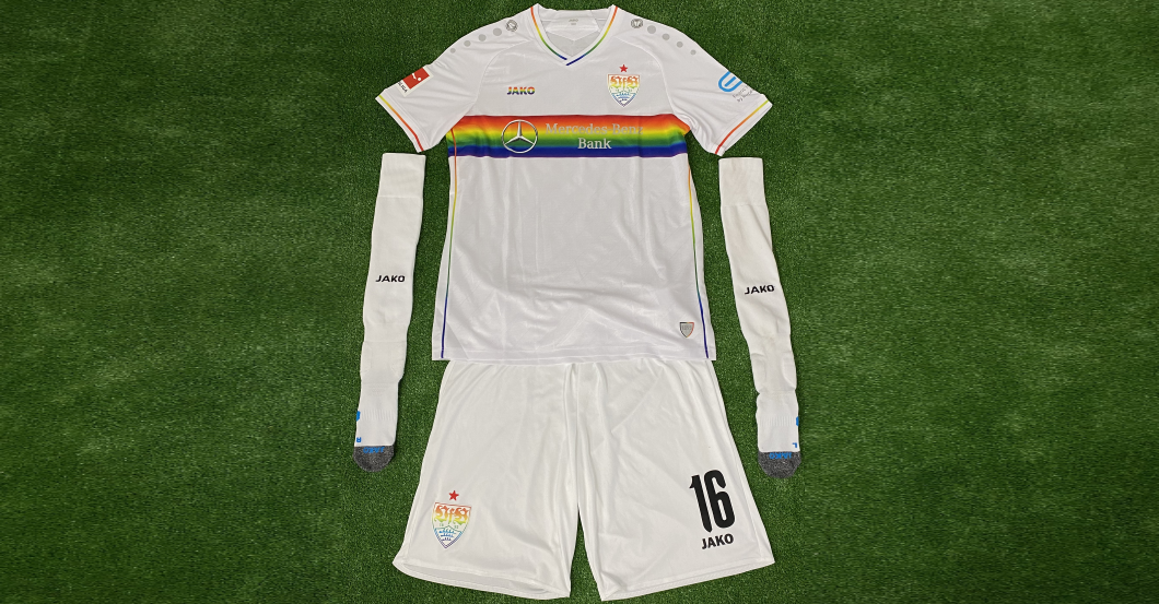  Karazor Outfit signiert 