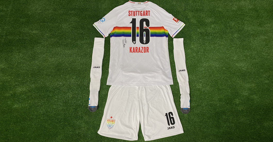  Karazor Outfit signiert 