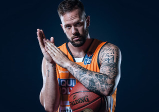  Katin Reinhardt Outfit 