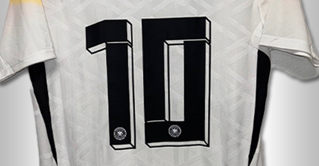 Khedira Jubiläumstrikot   Khedira Jubiläumstrikot