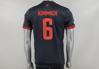  Kimmich FCB-Trikot  