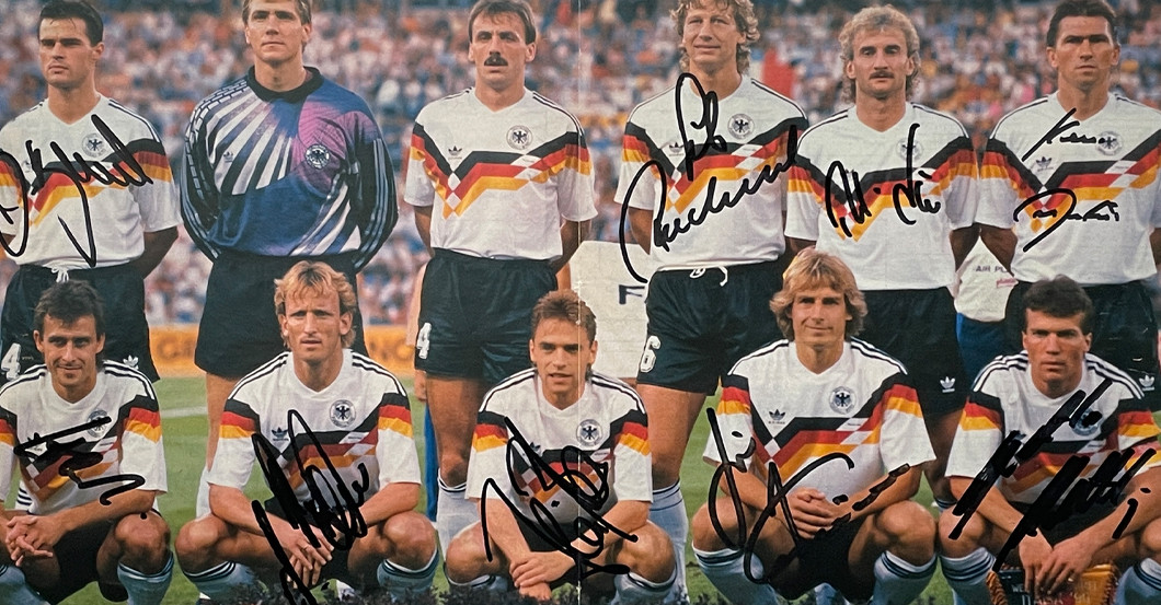 Signiert von neun WMLegenden Poster der 1990er Weltmeister