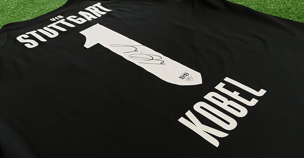  Kobel Outfit signiert 