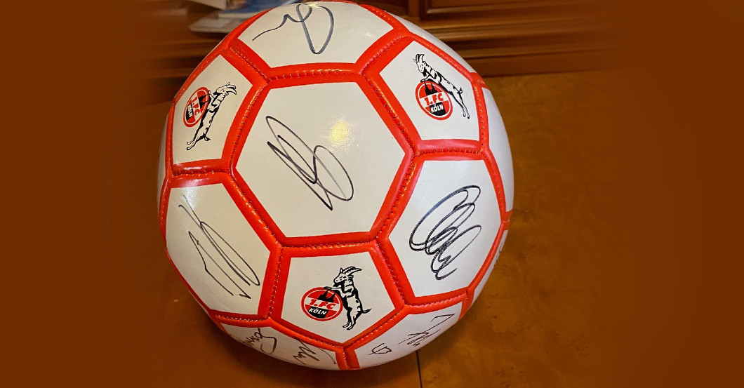  Köln signiert Ball 