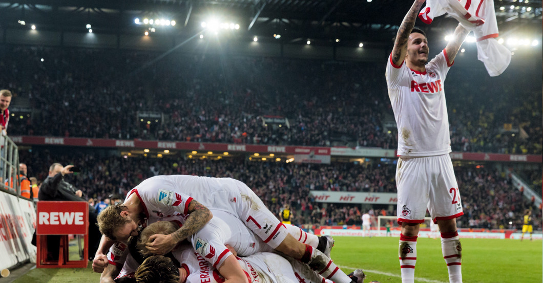 Köln vs. BVB neben Hennes   Köln vs. BVB neben Hennes