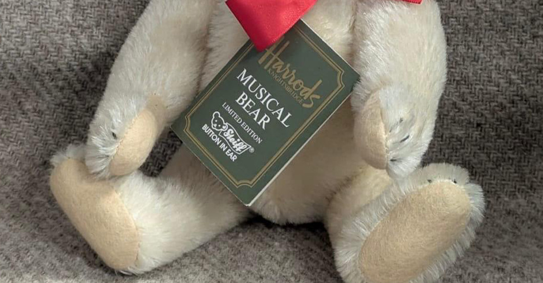  KP Steiff Musical Bear 