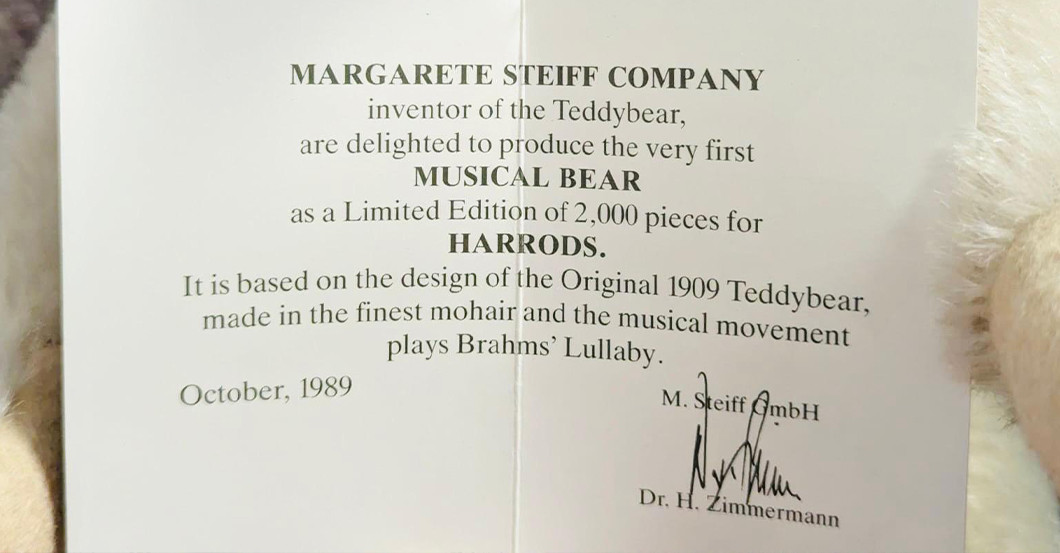  KP Steiff Musical Bear 