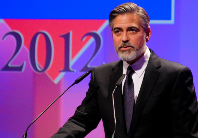 George Clooney hält eine Rede beim Deutschen Medienpreis George Clooney hält eine Rede beim Deutschen Medienpreis