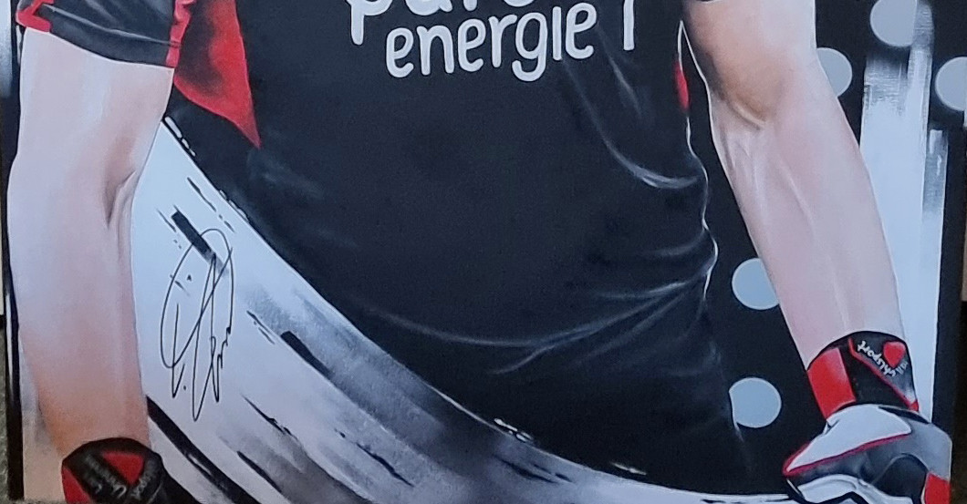 Torhüter Lars Unnerstall stiftet sein Porträt mit Unterschrift