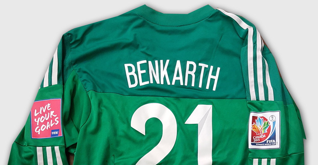  Laura Benkarth Trikot 