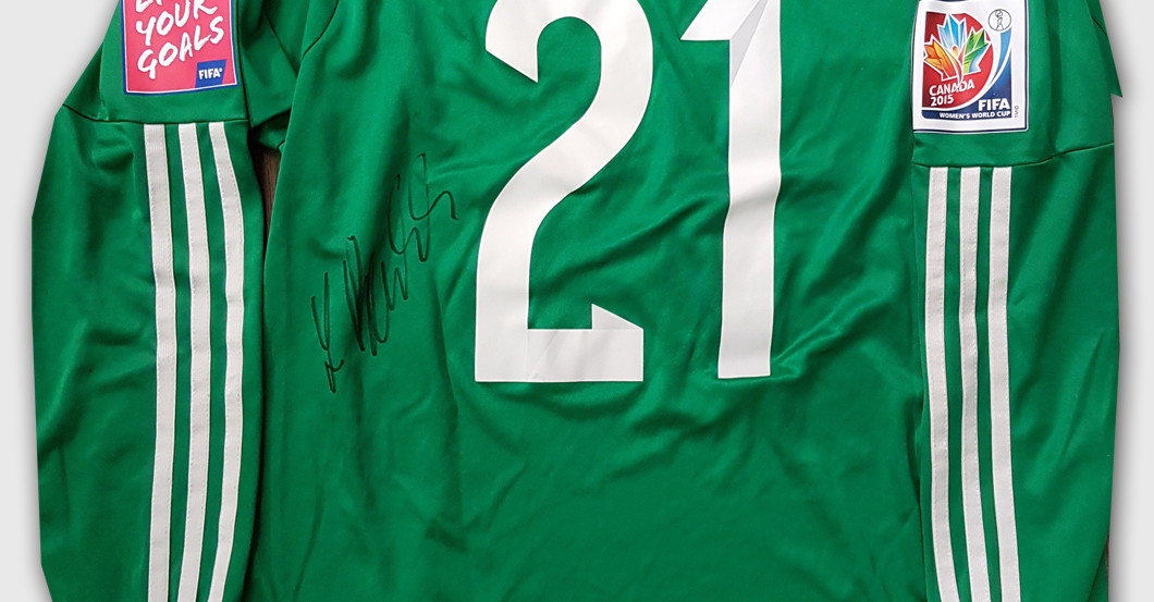  Laura Benkarth Trikot 