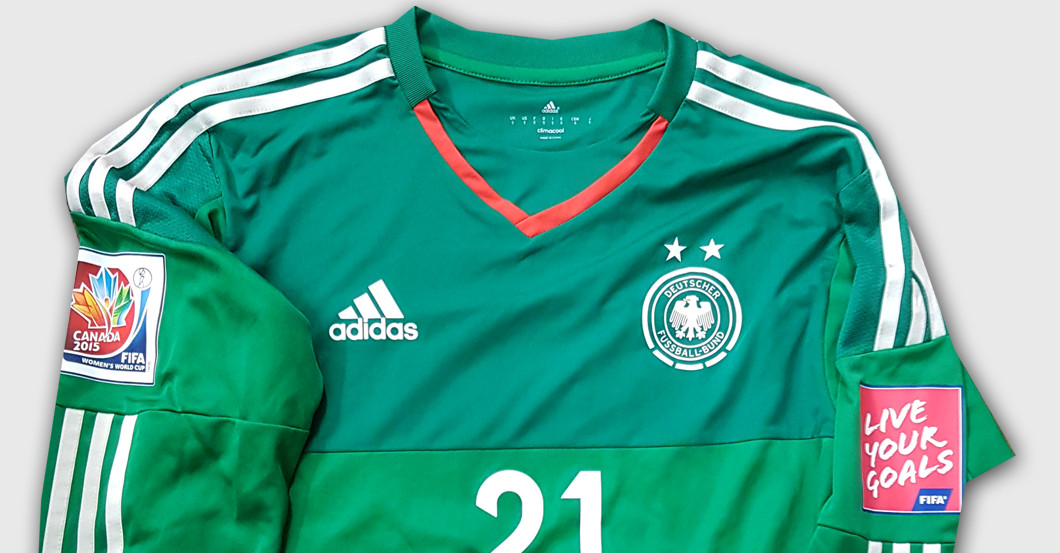  Laura Benkarth Trikot 