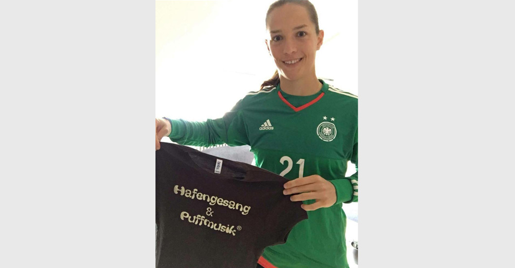  Laura Benkarth Trikot 