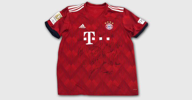 Lewandowski teamsigniert   Lewandowski teamsigniert