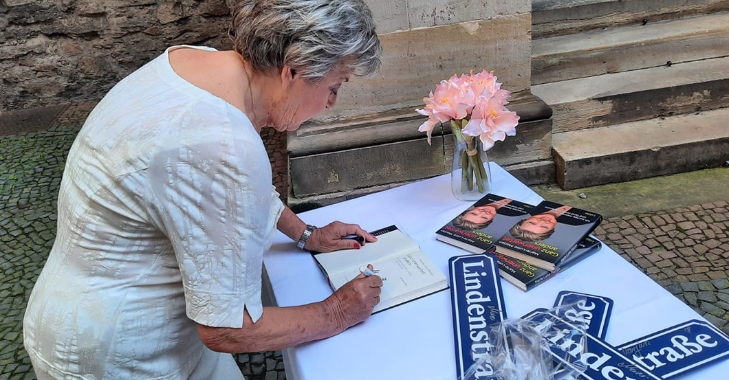  Lindenstraße Buch Schild 