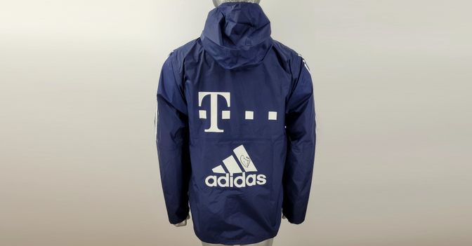  Martínez Jacke signiert 