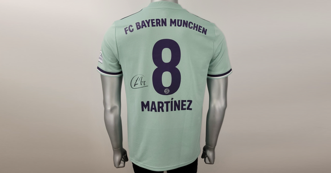  Martínez Trikot signiert 