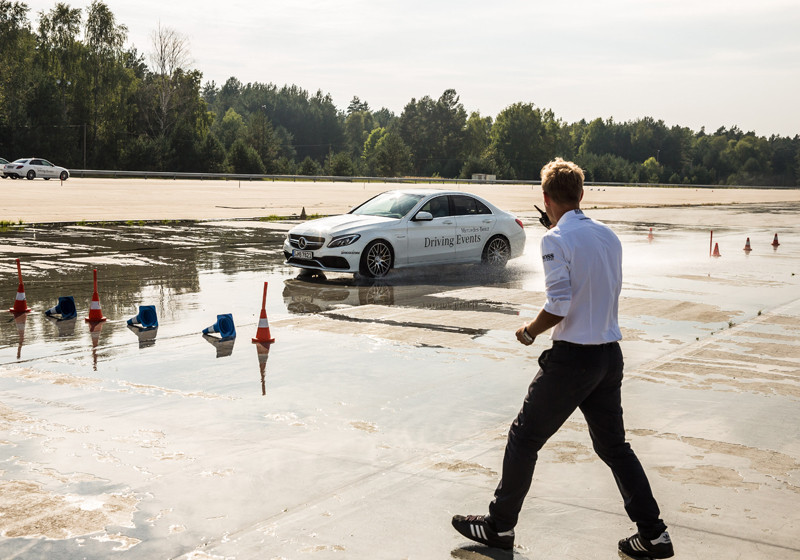 Mercedes-Fahrertraining    Mercedes-Fahrertraining