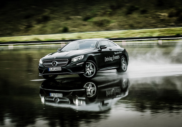 Mercedes-Fahrertraining    Mercedes-Fahrertraining