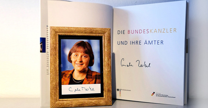  Merkel Buch und Bild 