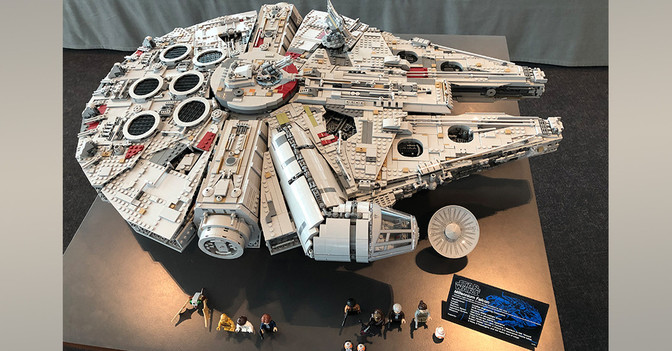  Millennium Falcon 