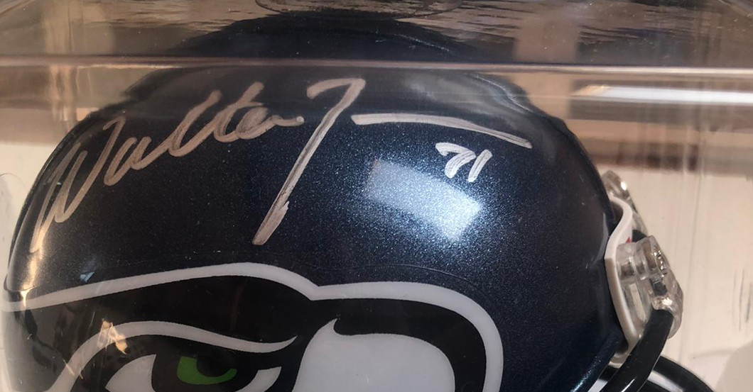 Einen signierten MiniHelm eines ehemaligen NFLProfis ersteigern