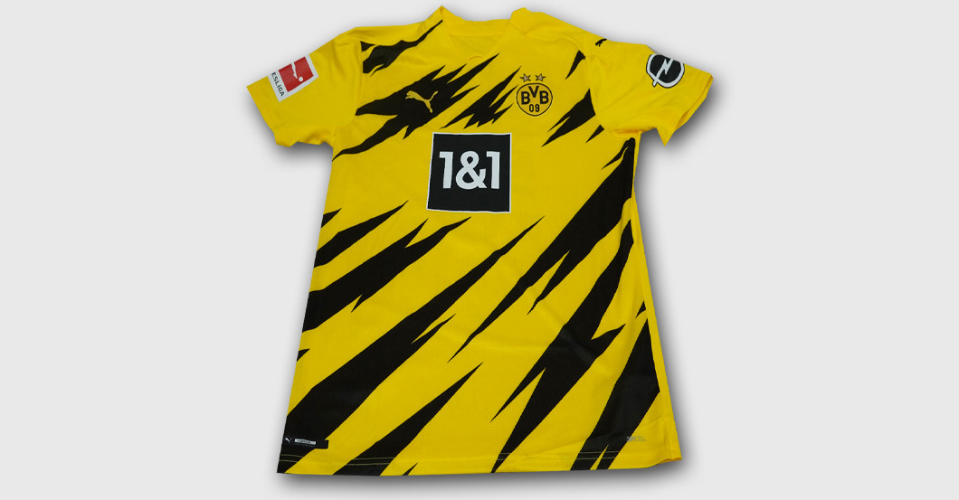 Moukoko Trikot teamsign   Moukoko Trikot teamsign