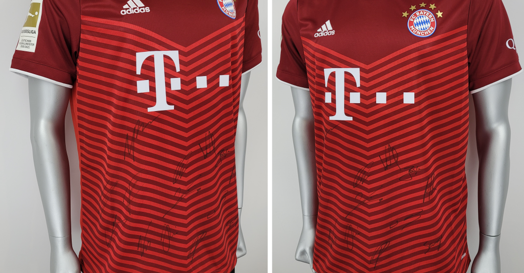 Teamsigniertes FCBTrikot von Thomas Müller