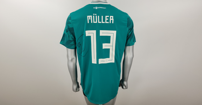  Müller Trikot signiert 
