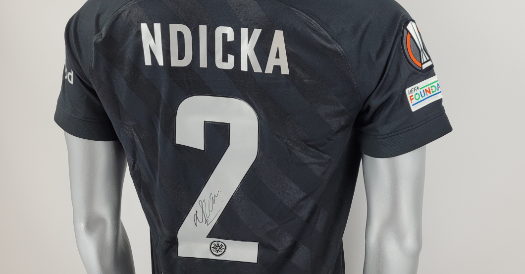  N’Dicka SGE-Trikot 