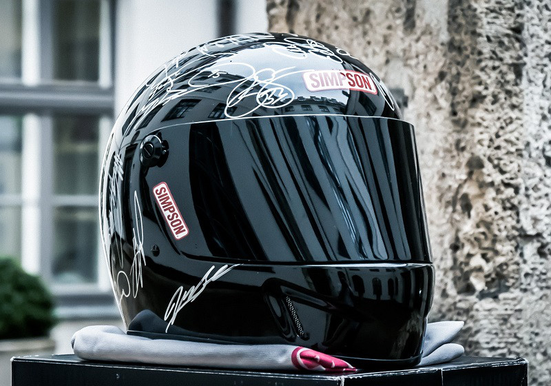  NASCAR Helm signiert 