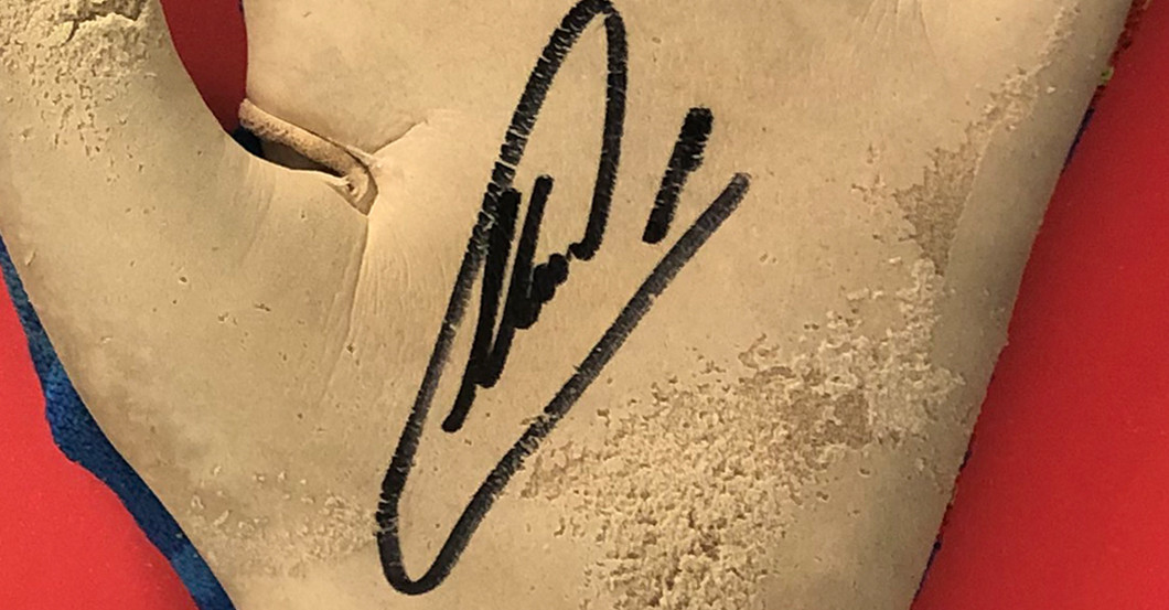 Neuer Handschuh getragen   Neuer Handschuh getragen