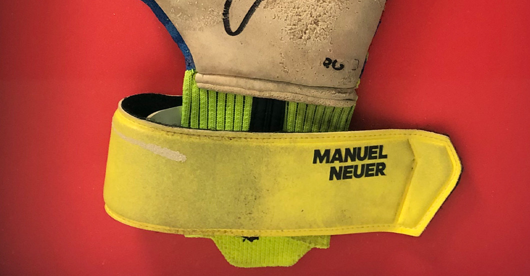 Neuer Handschuh getragen   Neuer Handschuh getragen