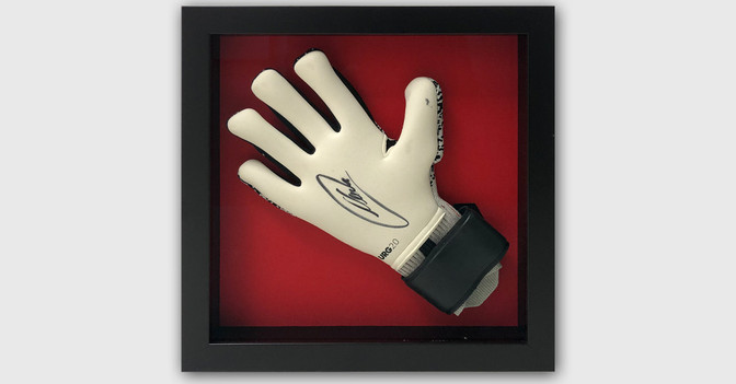 Neuer Handschuh    Neuer Handschuh