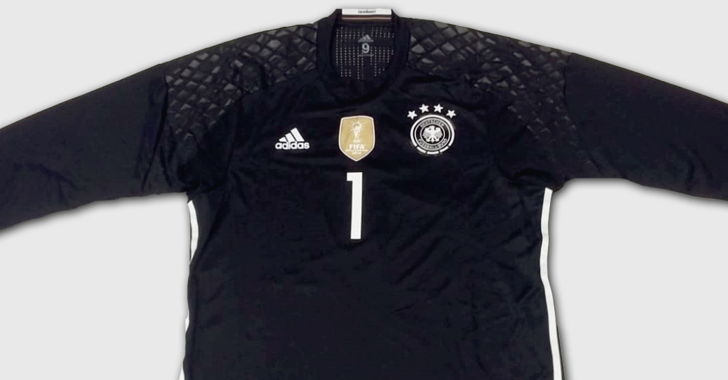 Neuer Torwarttrikot   Neuer Torwarttrikot