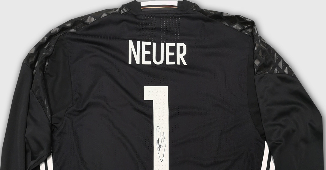 Neuer Torwarttrikot   Neuer Torwarttrikot