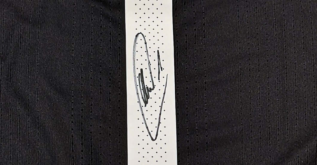 Neuer Torwarttrikot   Neuer Torwarttrikot