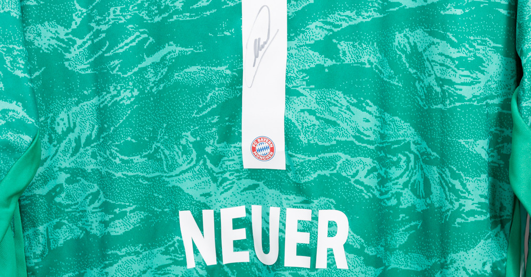 Neuers FC Bayern Trikot   Neuers FC Bayern Trikot