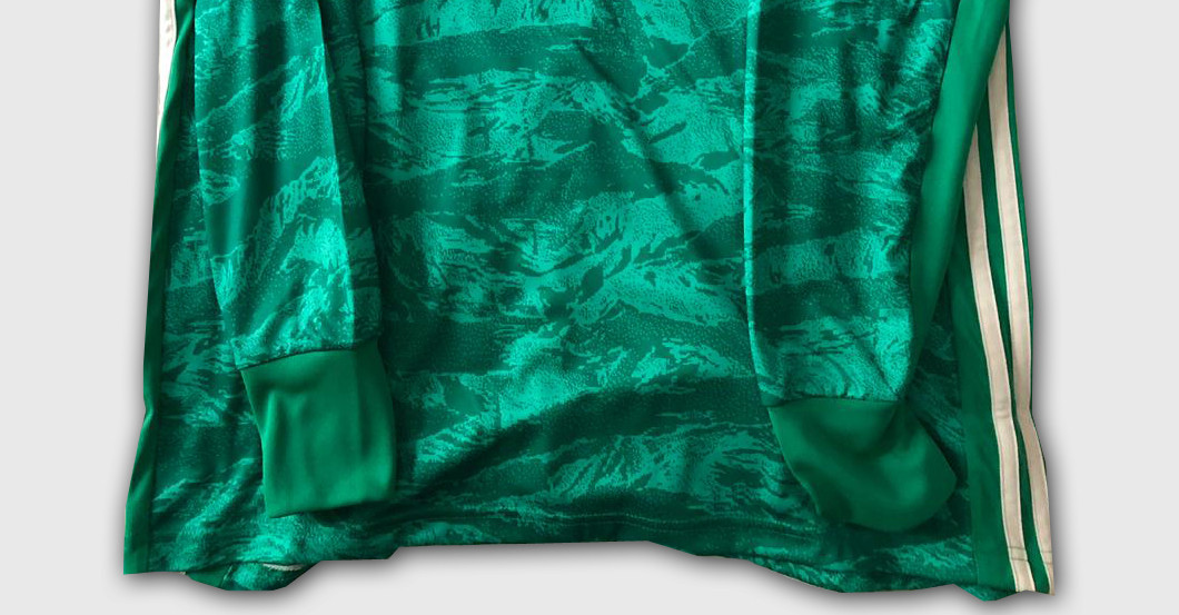 Neuers Meistertrikot   Neuers Meistertrikot