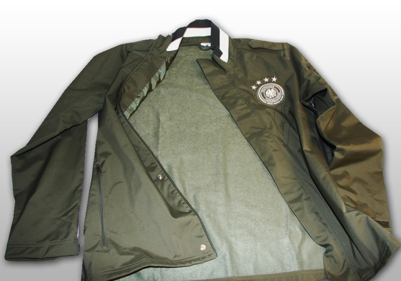 Neuers Outdoorjacke   Neuers Outdoorjacke