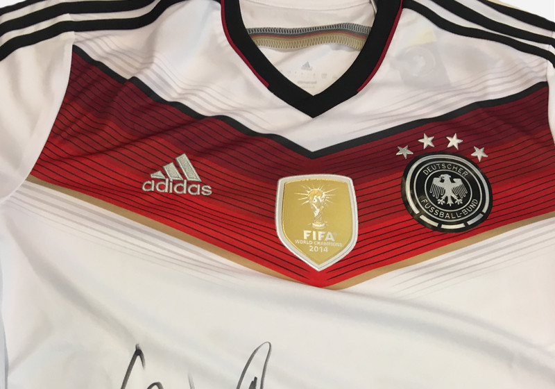 Neuers signiertes Trikot   Neuers signiertes Trikot