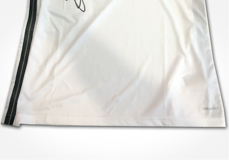 Neuers signiertes Trikot   Neuers signiertes Trikot