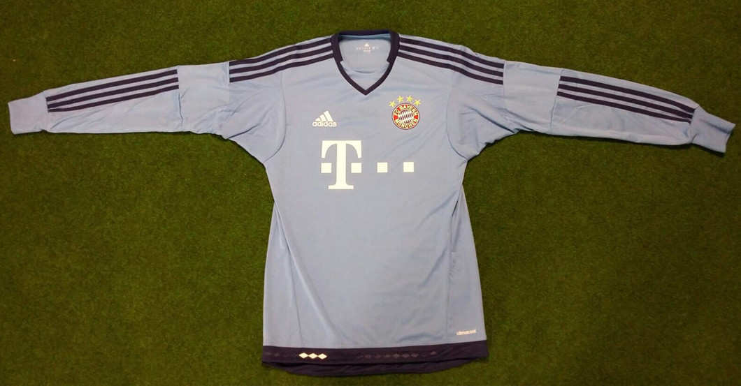 Neuers signiertes Trikot   Neuers signiertes Trikot
