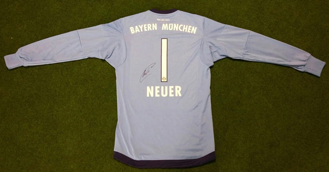 Neuers signiertes Trikot   Neuers signiertes Trikot