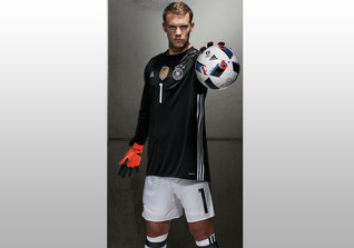  Neuers Torwarttrikot  